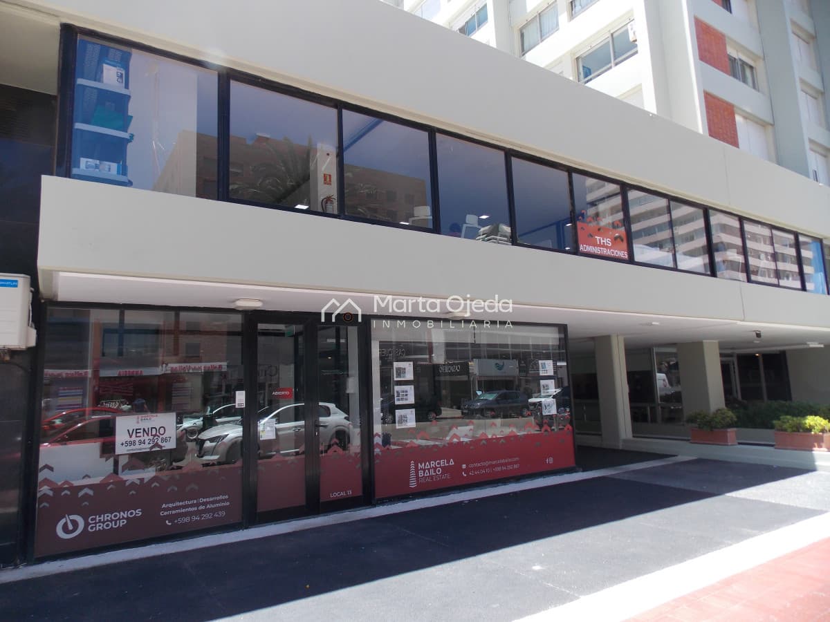 Local Comercial ID.41062 - Gran local comercial ubicado en zona estratégica en la PENÍNSULA de PUNTA del ESTE.