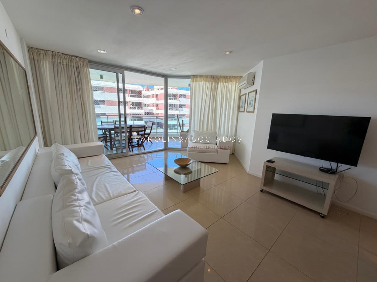 Apartamento en venta de 3 dormitorios en Brava, Punta del Este.