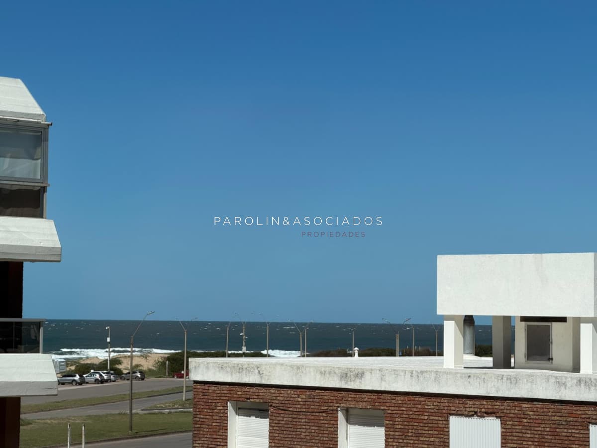 Apartamento en venta de 3 dormitorios en Brava, Punta del Este.
