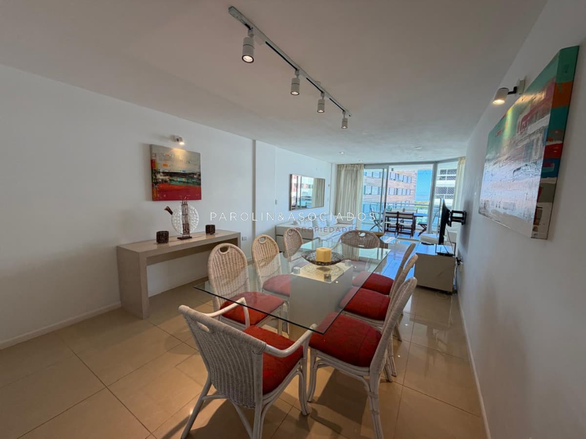Apartamento en venta de 3 dormitorios en Brava, Punta del Este.