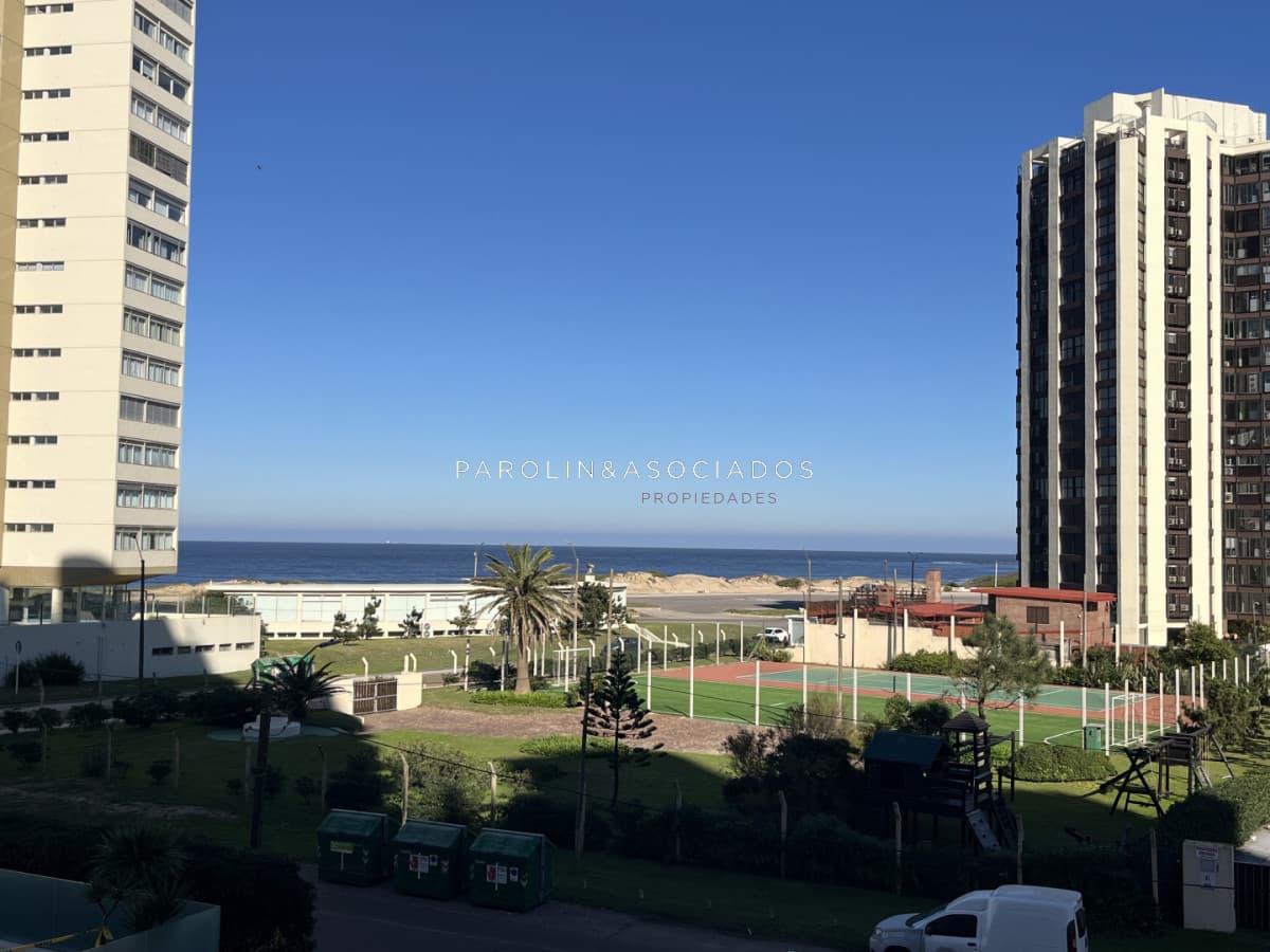 BRAVA, A 100 MTS DEL MAR. COMODO APARTAMENTO CON MUY BUENOS SERVICIOS