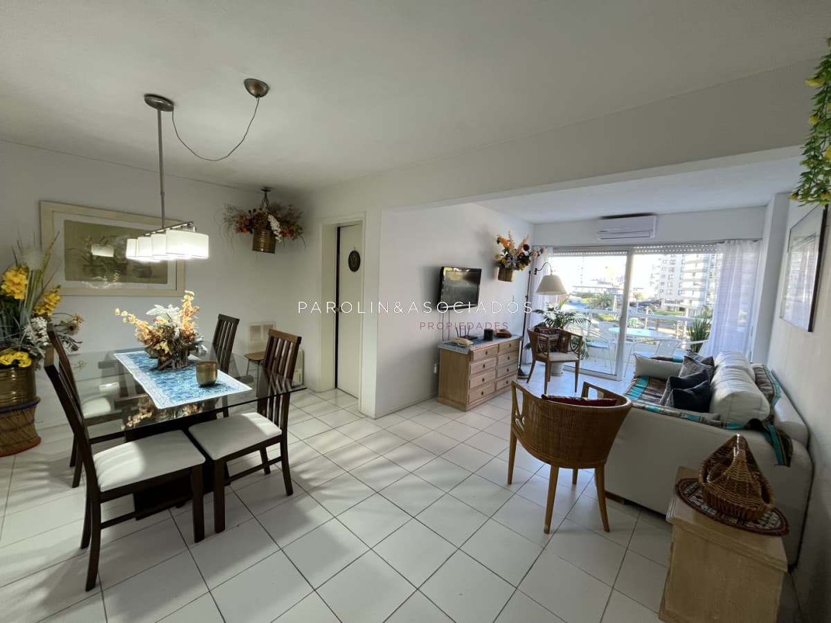 BRAVA, A 100 MTS DEL MAR. COMODO APARTAMENTO CON MUY BUENOS SERVICIOS