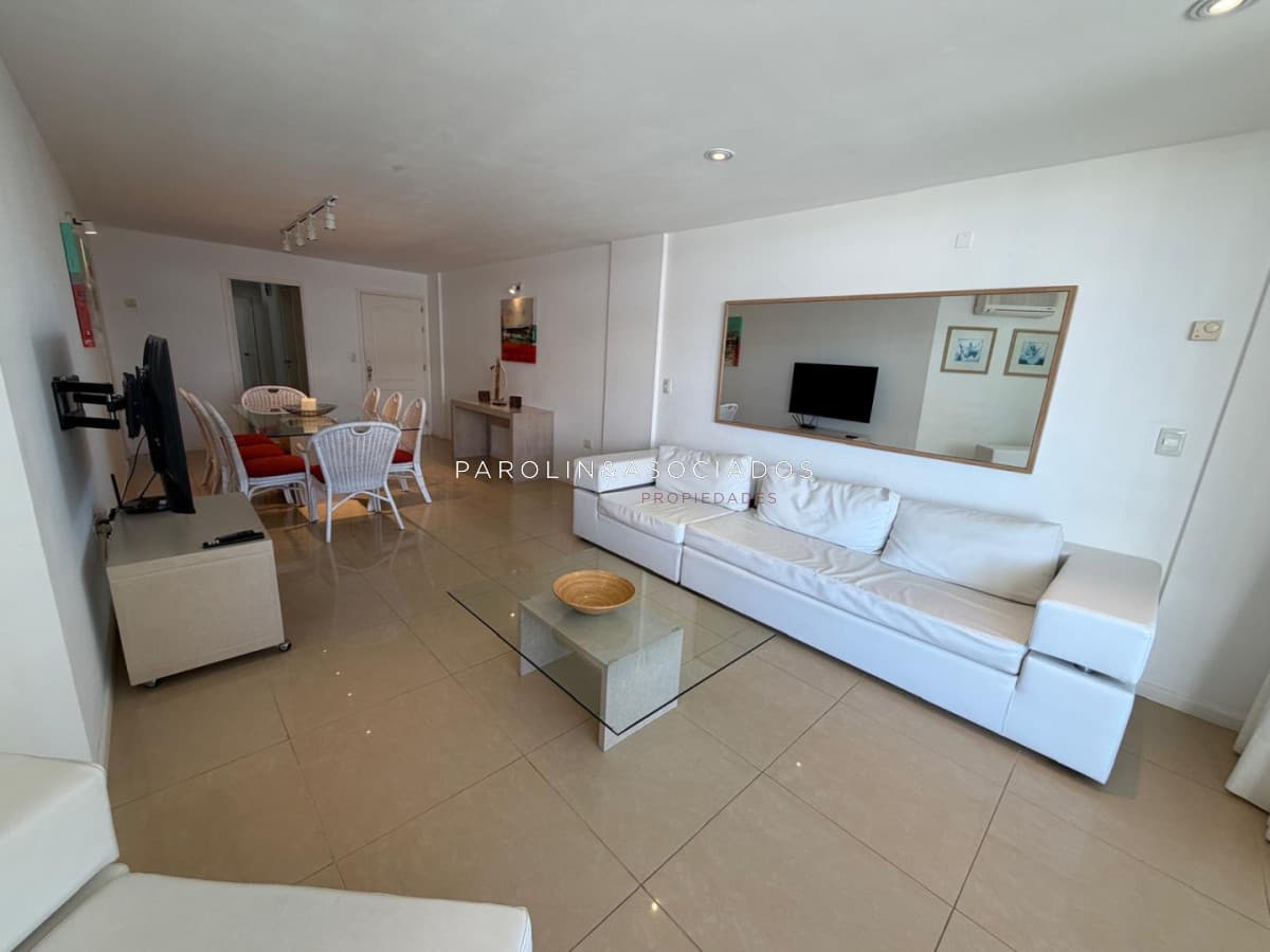 Apartamento en venta de 3 dormitorios en Brava, Punta del Este.