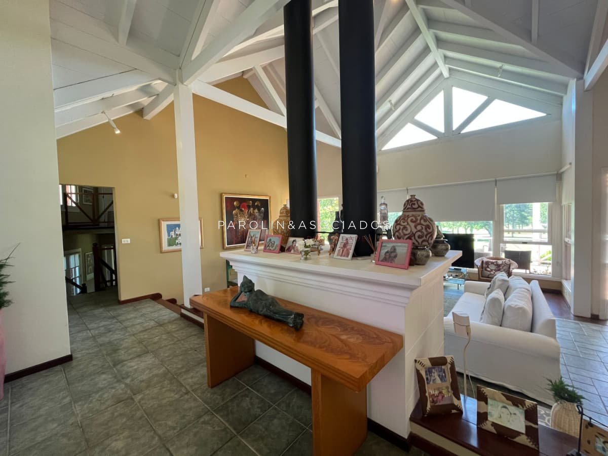 CASA EN EL GOLF LINDERA AL GREEN