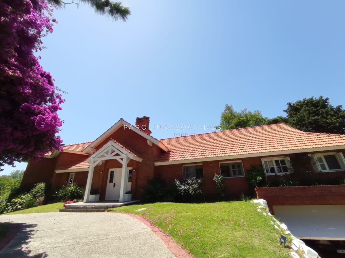 CASA EN EL GOLF LINDERA AL GREEN