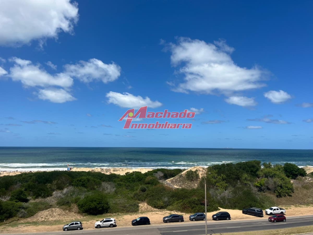 EXCELENTE APTO EN BRAVA  CON VISTA , PARRILLERO PROPIO