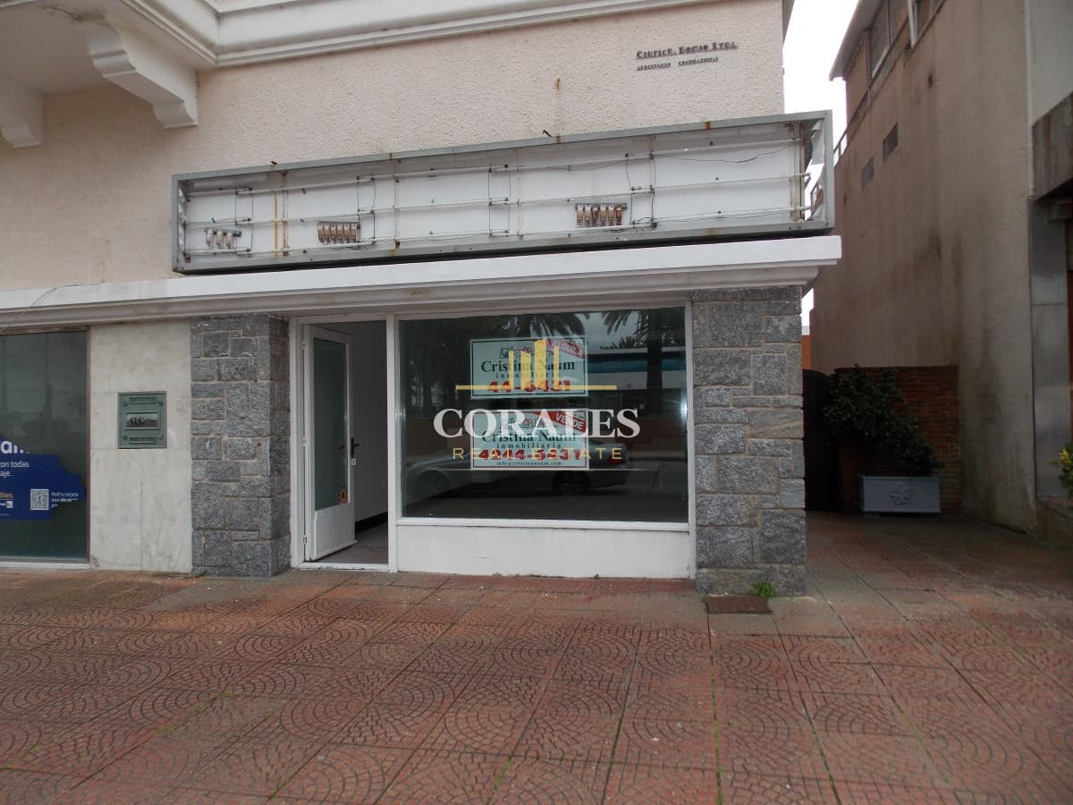 PENINSULA - EXCELENTE LOCAL SOBRE CALLE GORLERO !!!