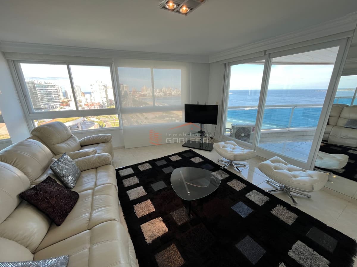 Alquiler de Apartamento en Punta del Este, primera línea con todos los servicios!