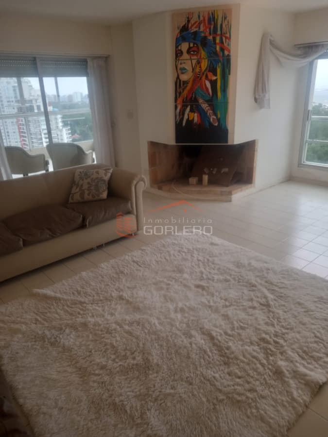 Apto en Venta con 3 dormitorios semipiso