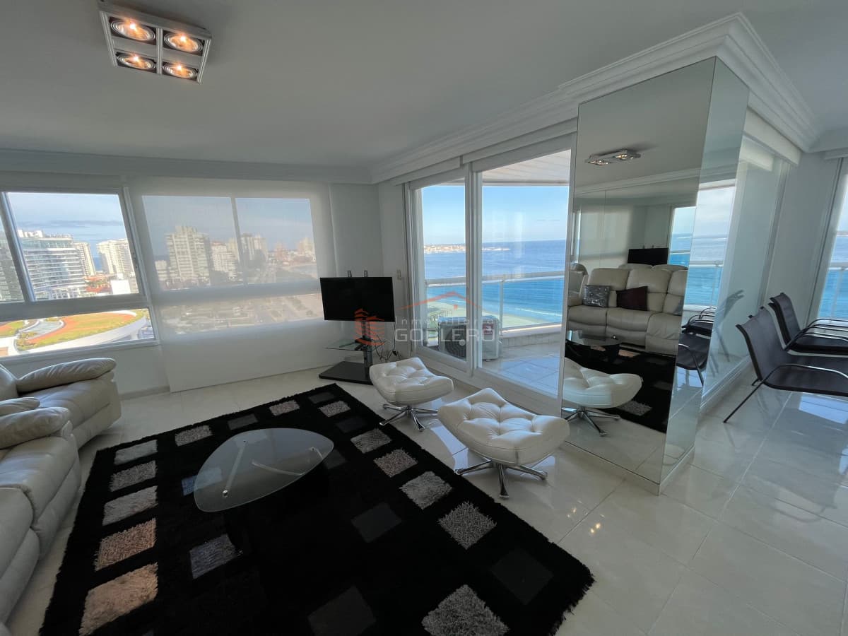 Alquiler de Apartamento en Punta del Este, primera línea con todos los servicios!