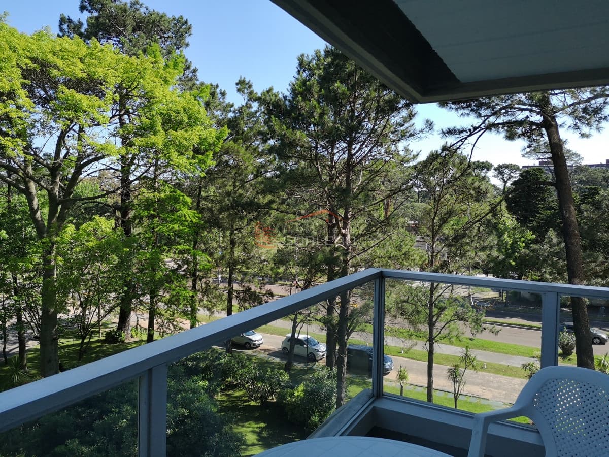 Alquiler de Apartamento en Punta del Este, zona Roosvelt, 2 dormitorios, 2 baños