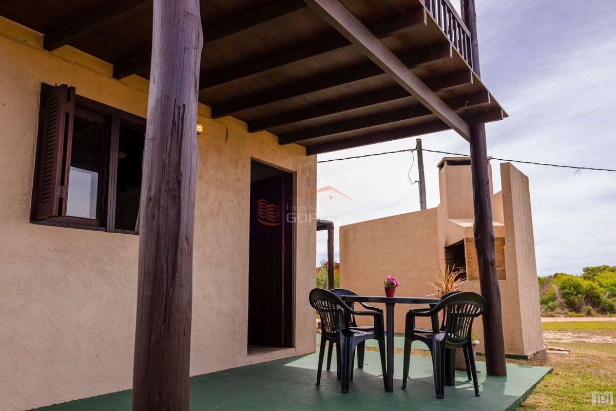 Casas en venta en Barra del Chuy, 2 casas en 1 padrón muy rentables - Inmobiliaria Gorlero