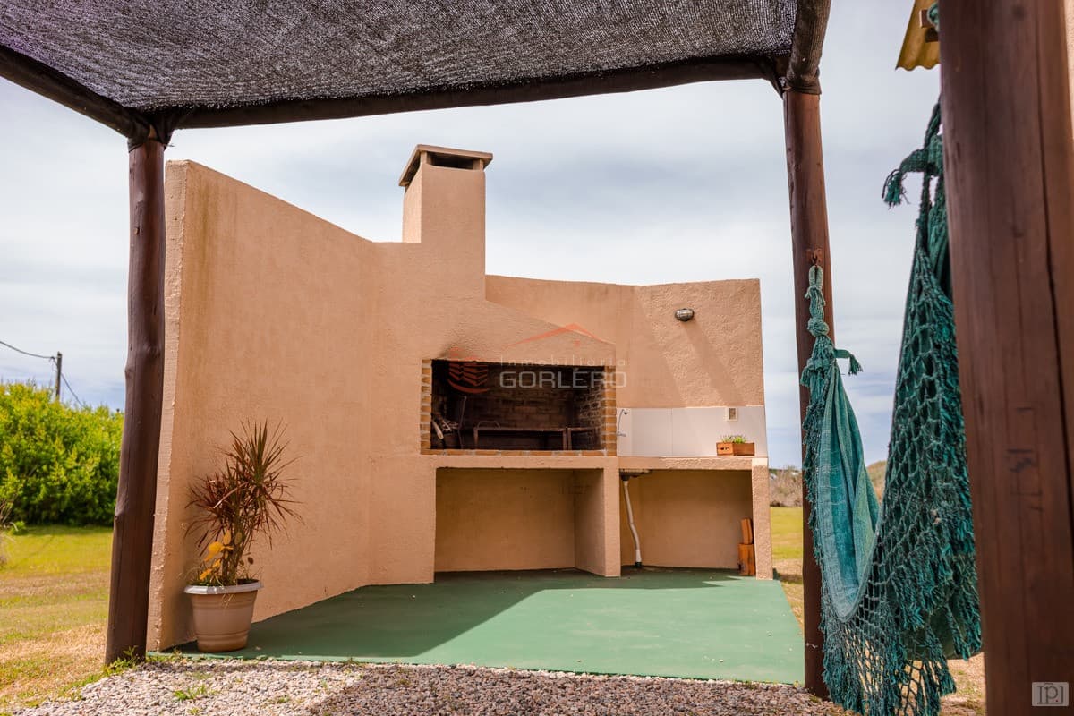 Casas en venta en Barra del Chuy, 2 casas en 1 padrón muy rentables - Inmobiliaria Gorlero
