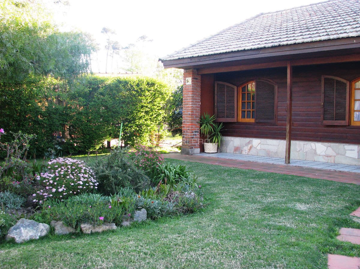 Casa en Venta en Punta del Este, Pinares, muy lindo entorno