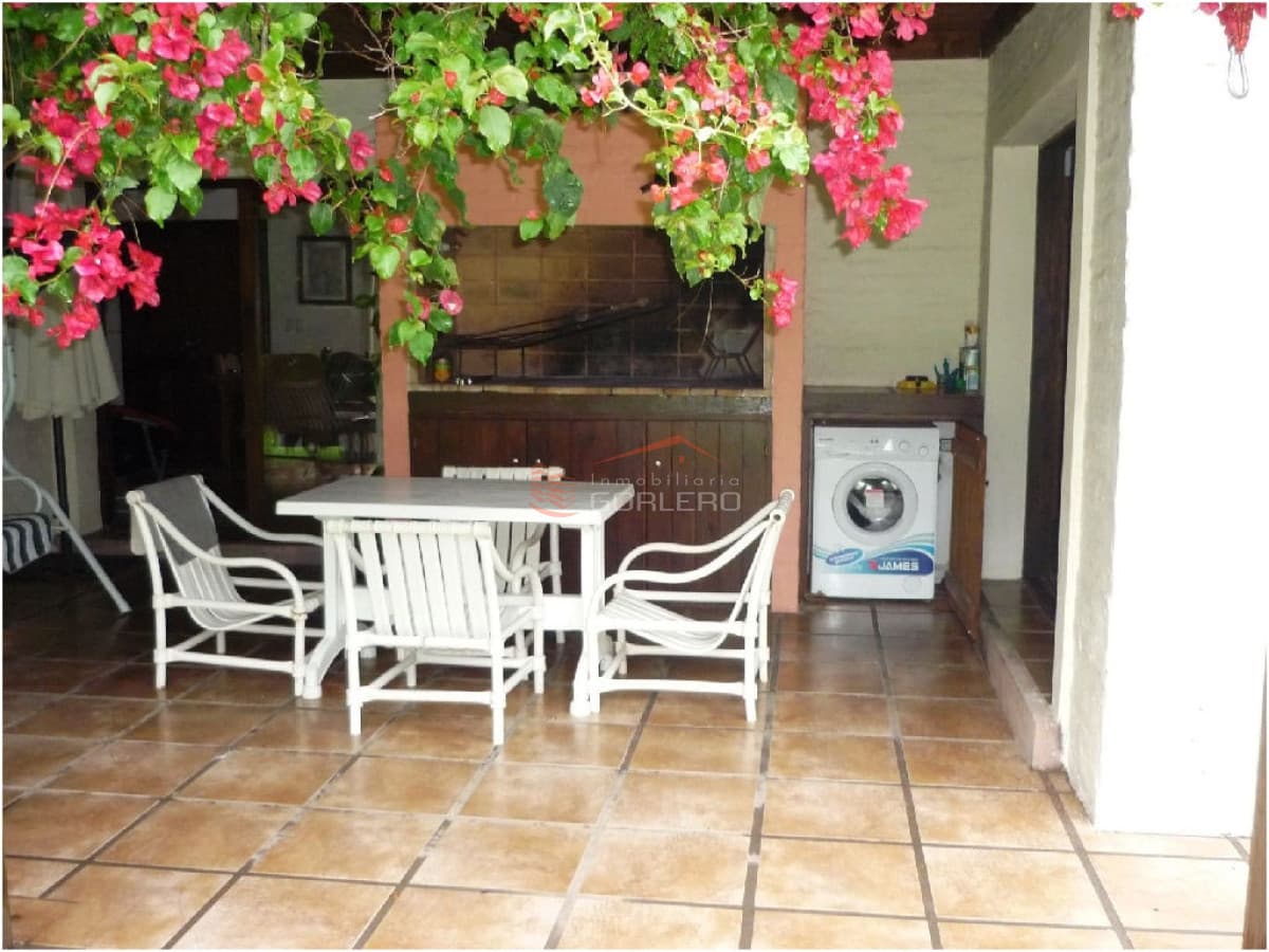 Casa de 3 dormitorios en Pinares con parrillero y gran patio