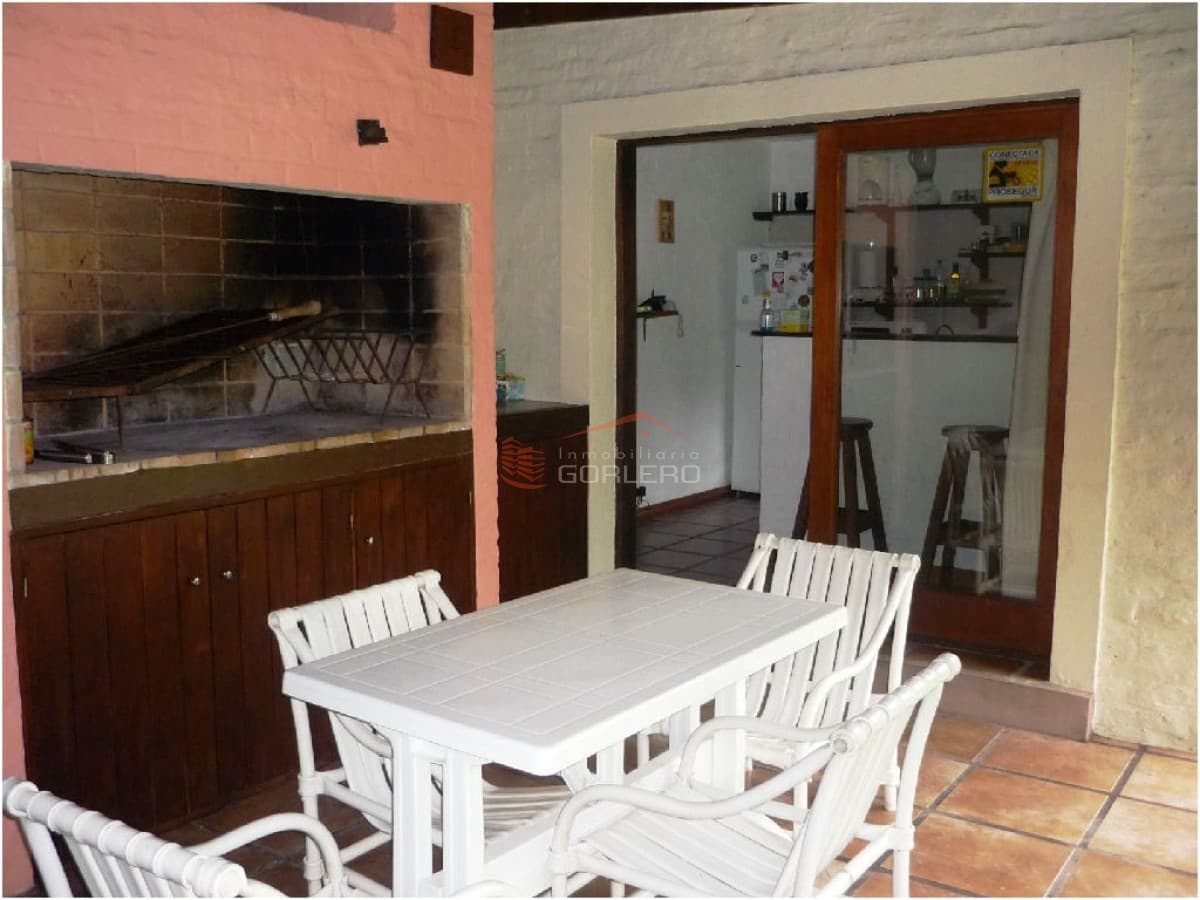 Casa de 3 dormitorios en Pinares con parrillero y gran patio