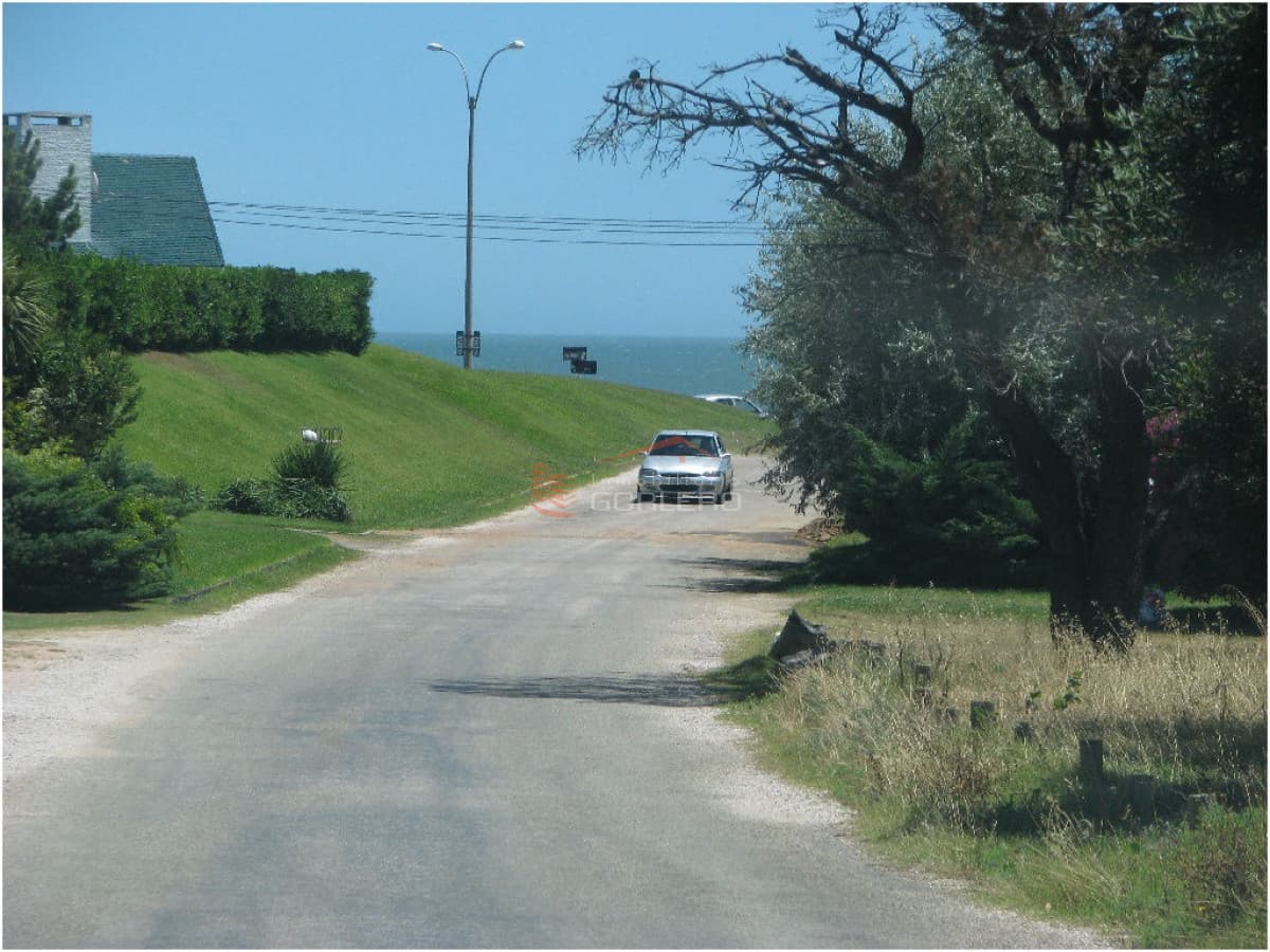 Tu Refugio Ideal a Pasos del Mar en Pinares