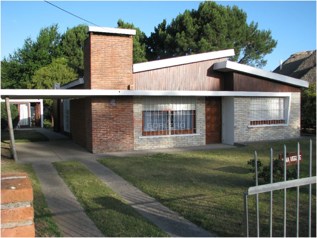 Casa en  Alquiler en Punta del Este, Pinares