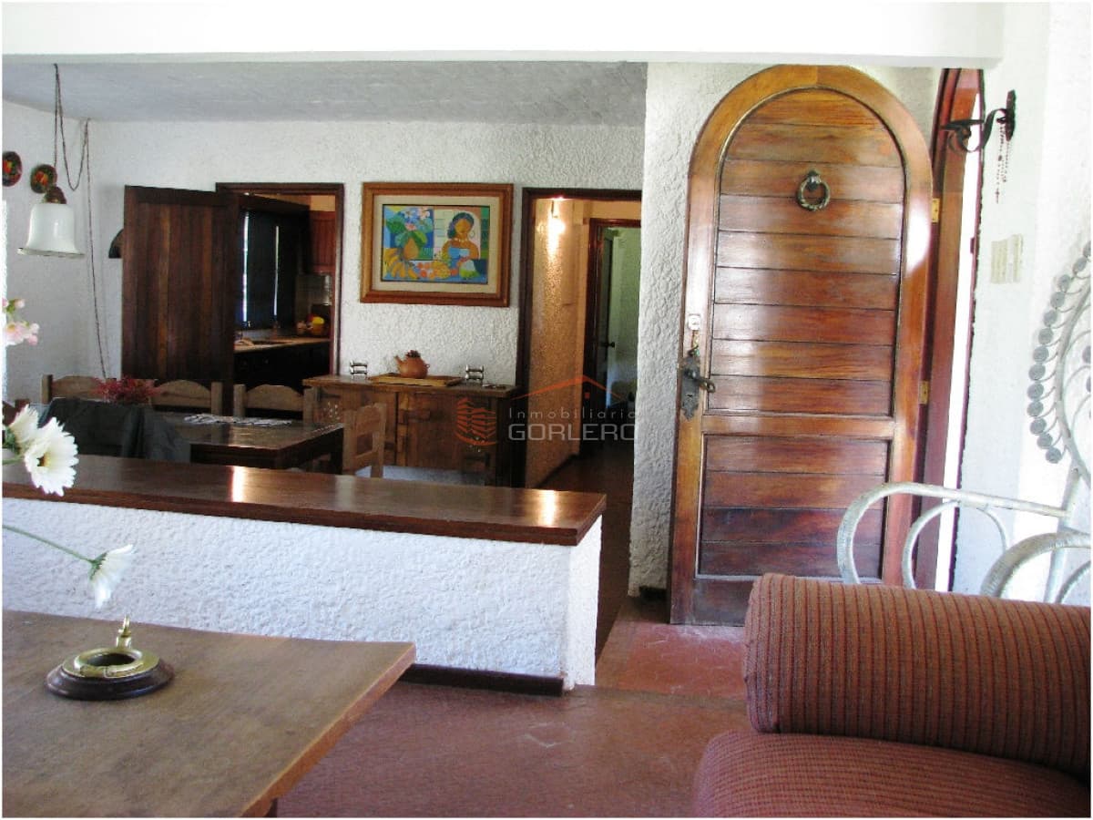 Casa en Venta y Alquiler Anual en Punta del Este, Barrio Córdoba  - Inmobiliaria Gorlero