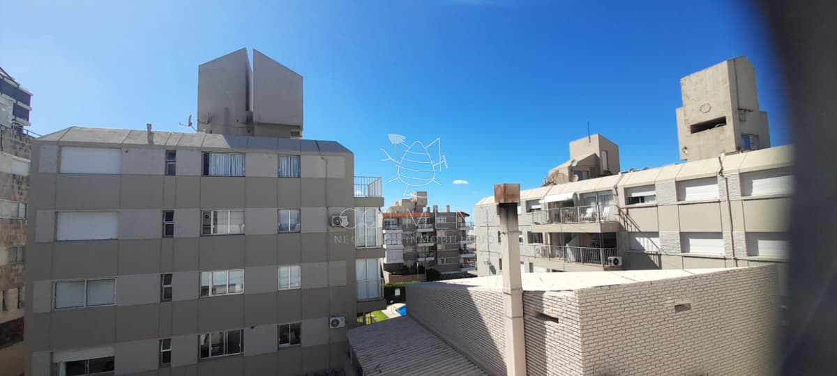 Alquiler anual y Venta de apartamento en Península, Punta del Este, 1 dormitorio