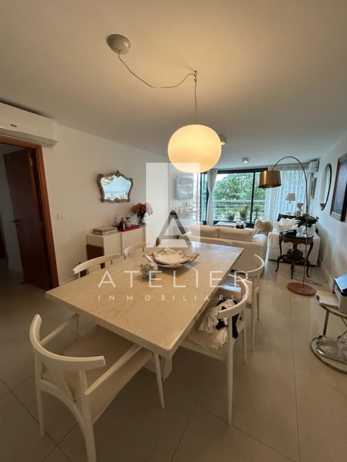 Apartamento en Venta de 3 dormitorios en edificio a pasos de Punta Shopping en Punta del Este