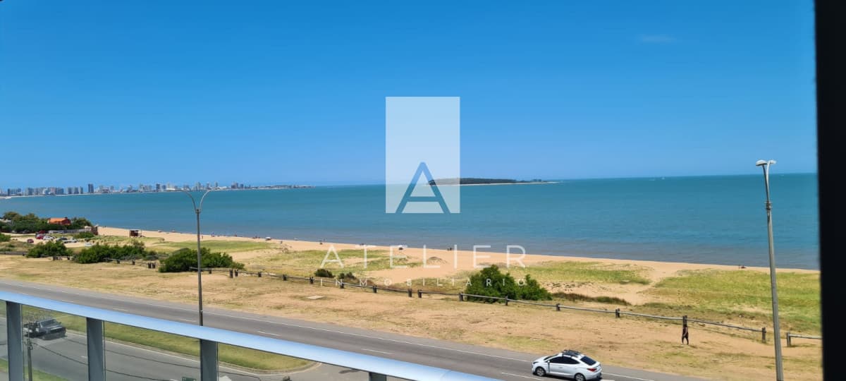 Venta de apartamento 2 dormitorios, frente al Mar, Pinares. Punta del Este