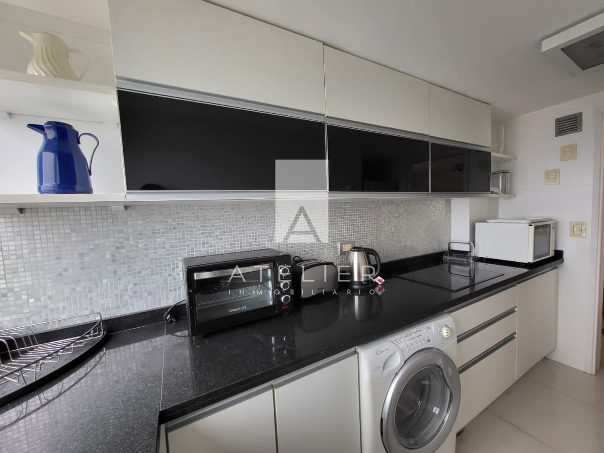 Venta de amplio apartamento de 3 dormitorios, Roosevelt, Punta del  Este