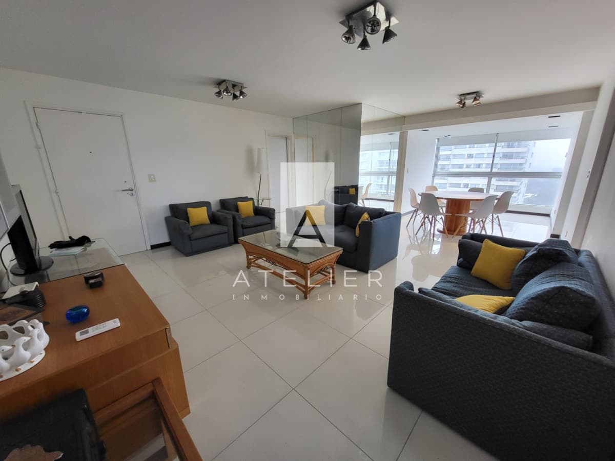 Venta de amplio apartamento de 3 dormitorios, Roosevelt, Punta del  Este