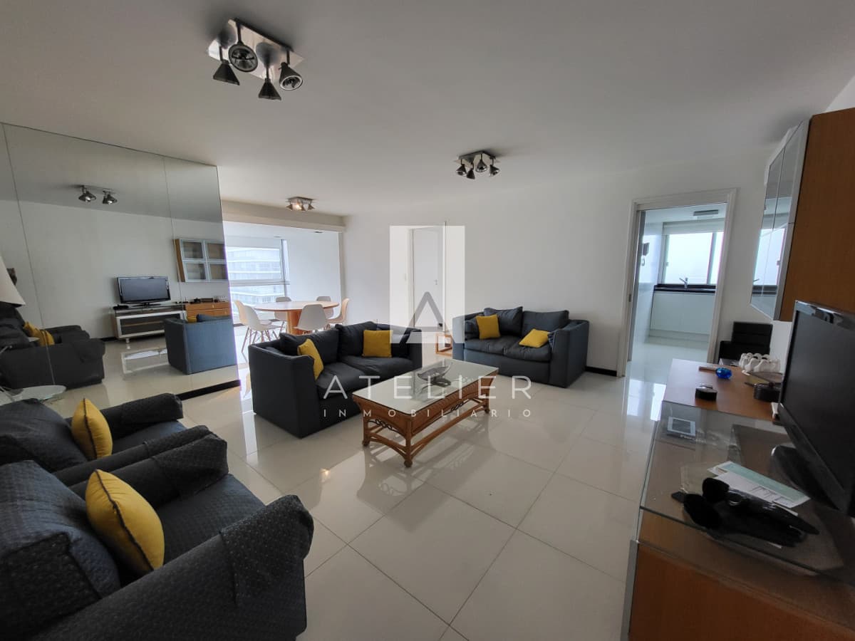 Venta de amplio apartamento de 3 dormitorios, Roosevelt, Punta del  Este