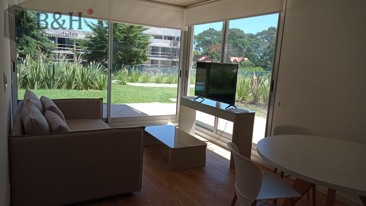 ALQUILER DE APARTAMENTO DE 1 DORMITORIO, PLAYA MANSA, PUNTA DEL ESTE