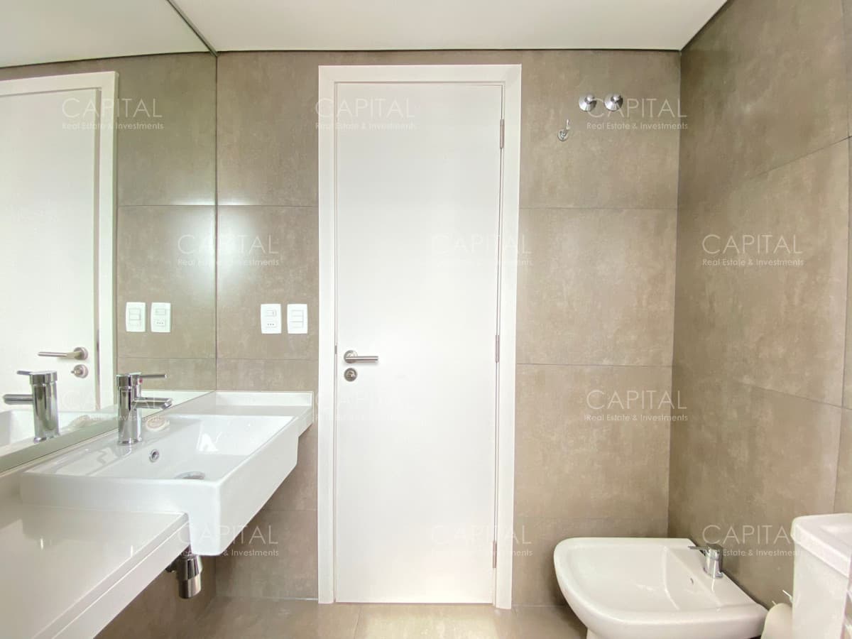 Apartamento de 2 dormitorios en venta, Playa Brava, Punta del Este.