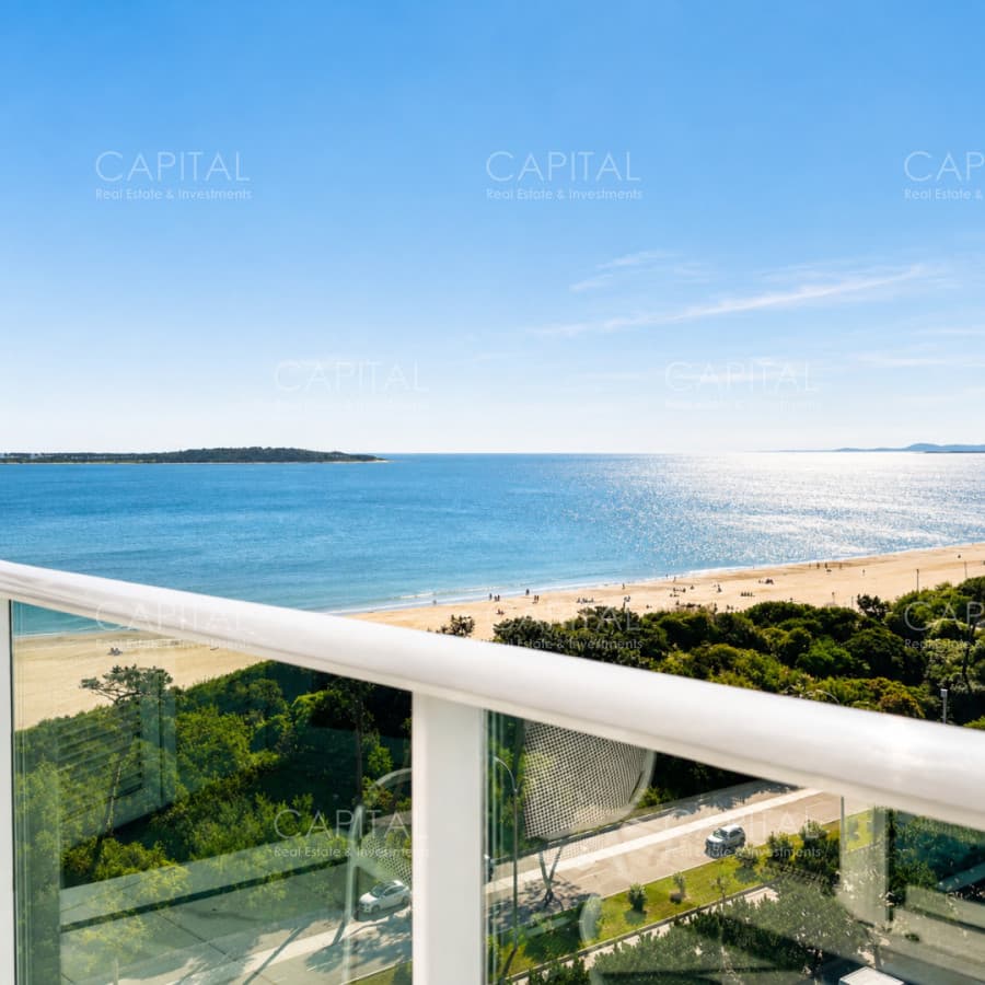 Paramount Tower de dos dormitorios frente al mar en Venta Playa Mansa Punta del este