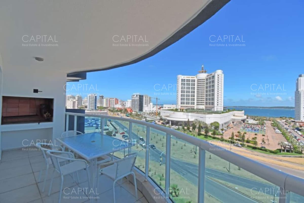 Apartamento Casino Tower en Venta de Dos dormitorios en Playa Mansa, Punta del este
