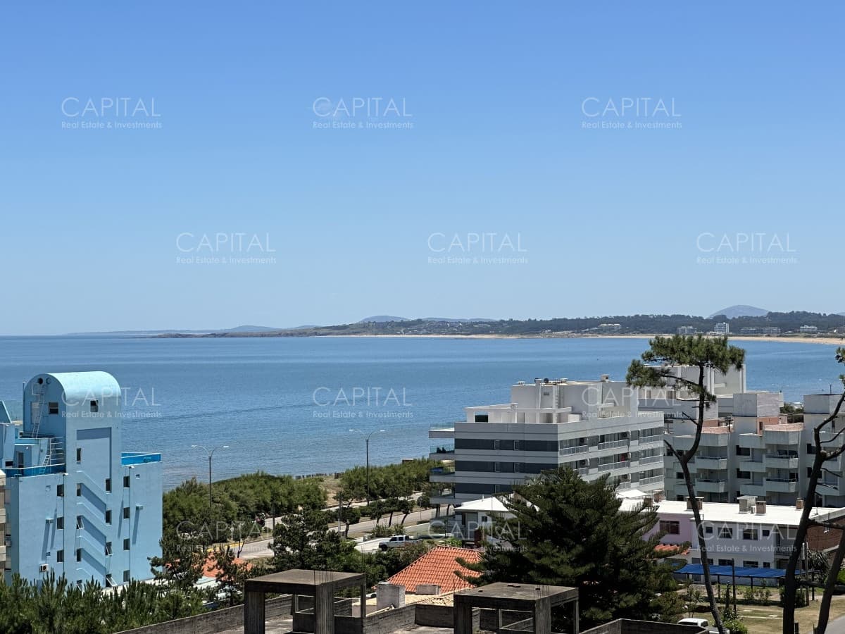 Apartamento de tres dormitorios con vista al mar en venta, Punta del Este