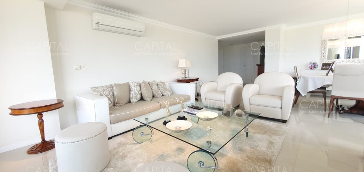 Venta departamento frente al mar tres dormitorios mas dependencia Playa Brava Punta del Este