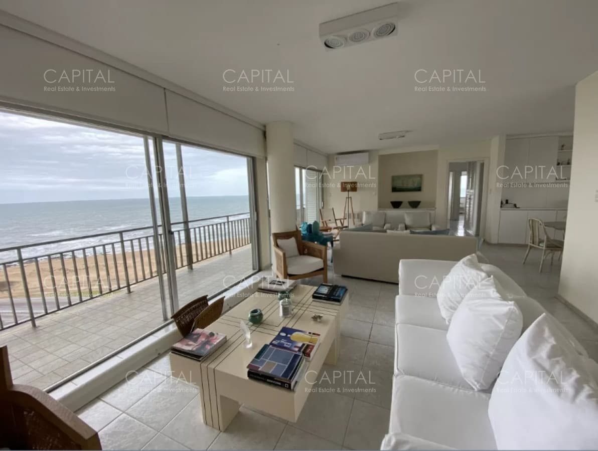 Venta de apartamento en primera fila de playa brava, Punta Del Este