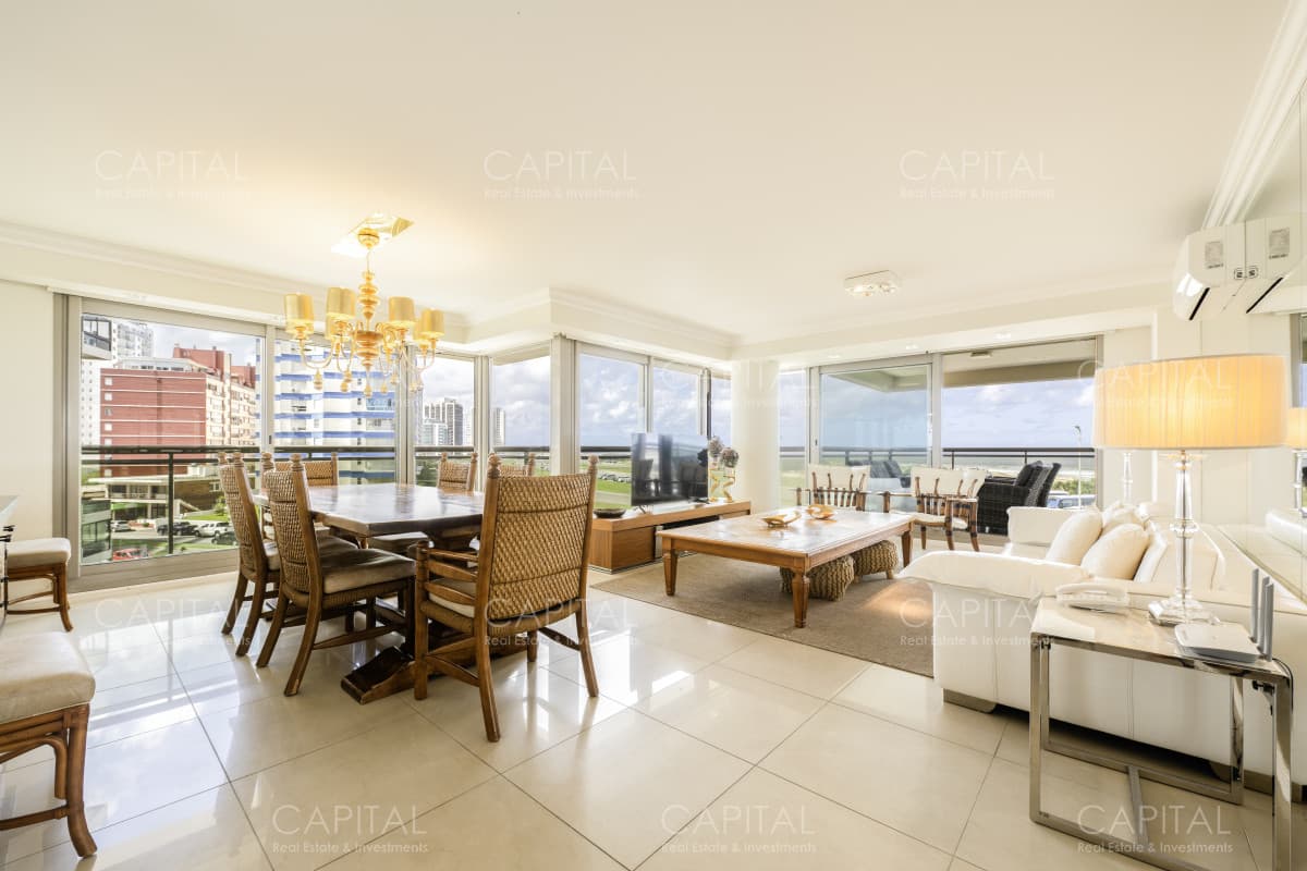 Imperiale Esquinero Departamento en Venta de Tres dormitorios en Playa Brava
