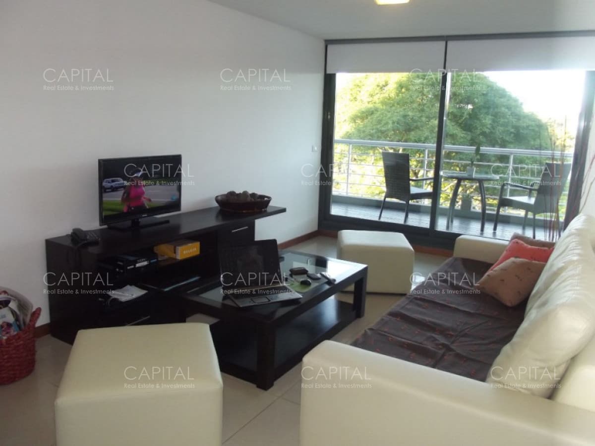 Apartamento de dos dormitorios en venta en torre con servicios con inmejorable ubicación
