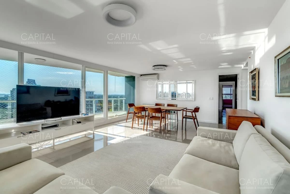 Apartamento en torre one de tres y servicio en venta