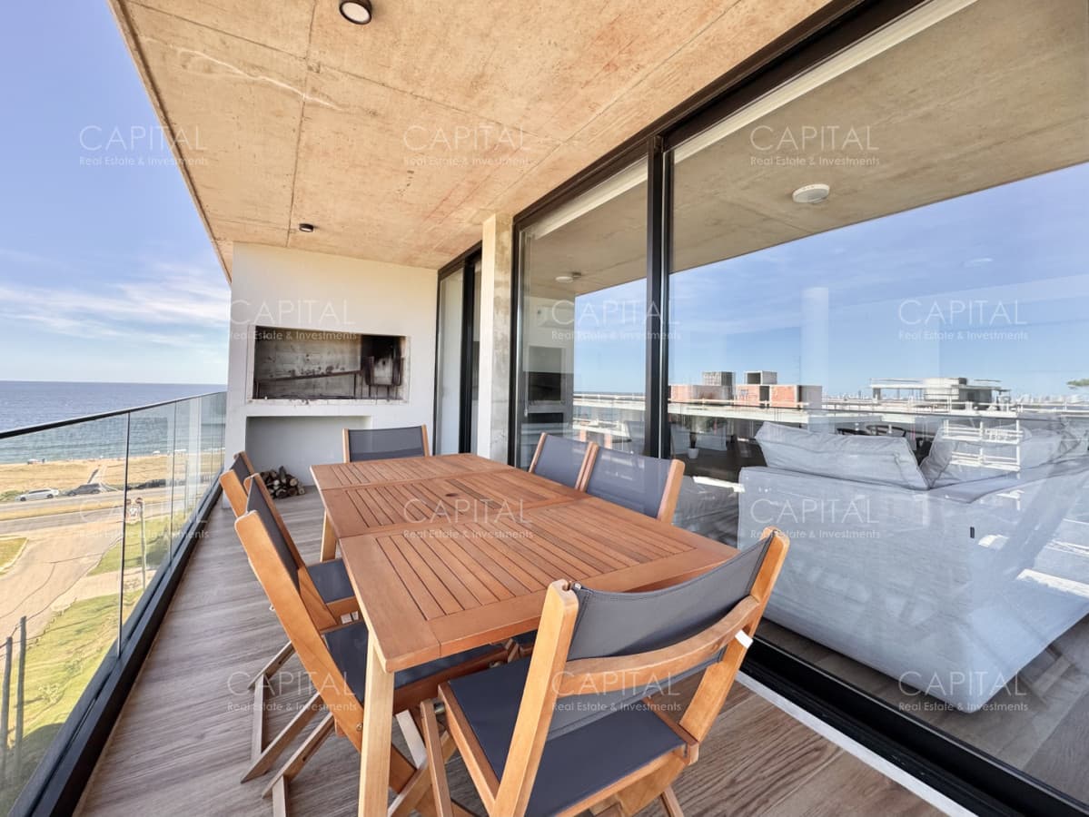 Apartamento En Venta 3 Dormitorios en primera línea de Playa Mansa