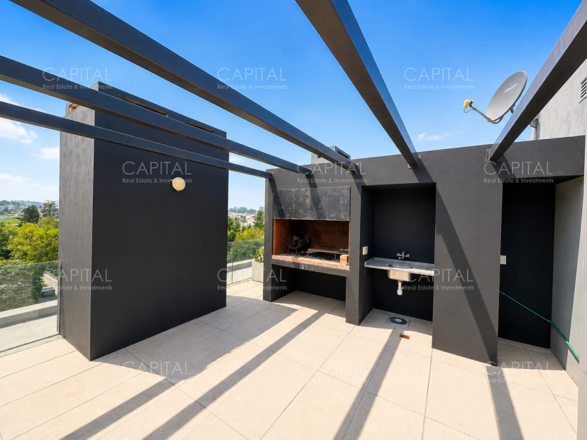 Apartamento de Tres Dormitorios en Carrasco con Azotea y Parrillero