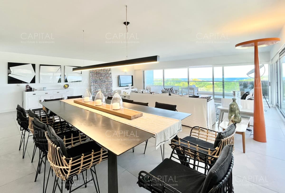 Apartamento en Venta de Tres Dormitorios en Playa Brava