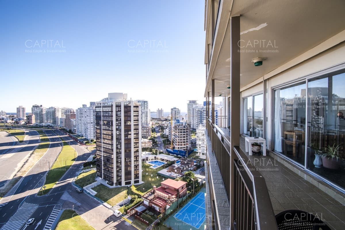 Excelente apartamento en Primera línea al mar Punta del Este
