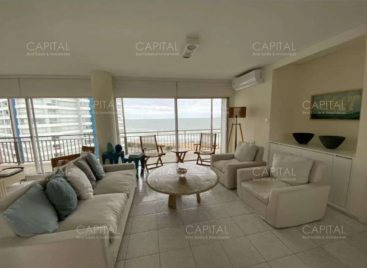 Venta de apartamento en primera fila de playa brava, Punta Del Este