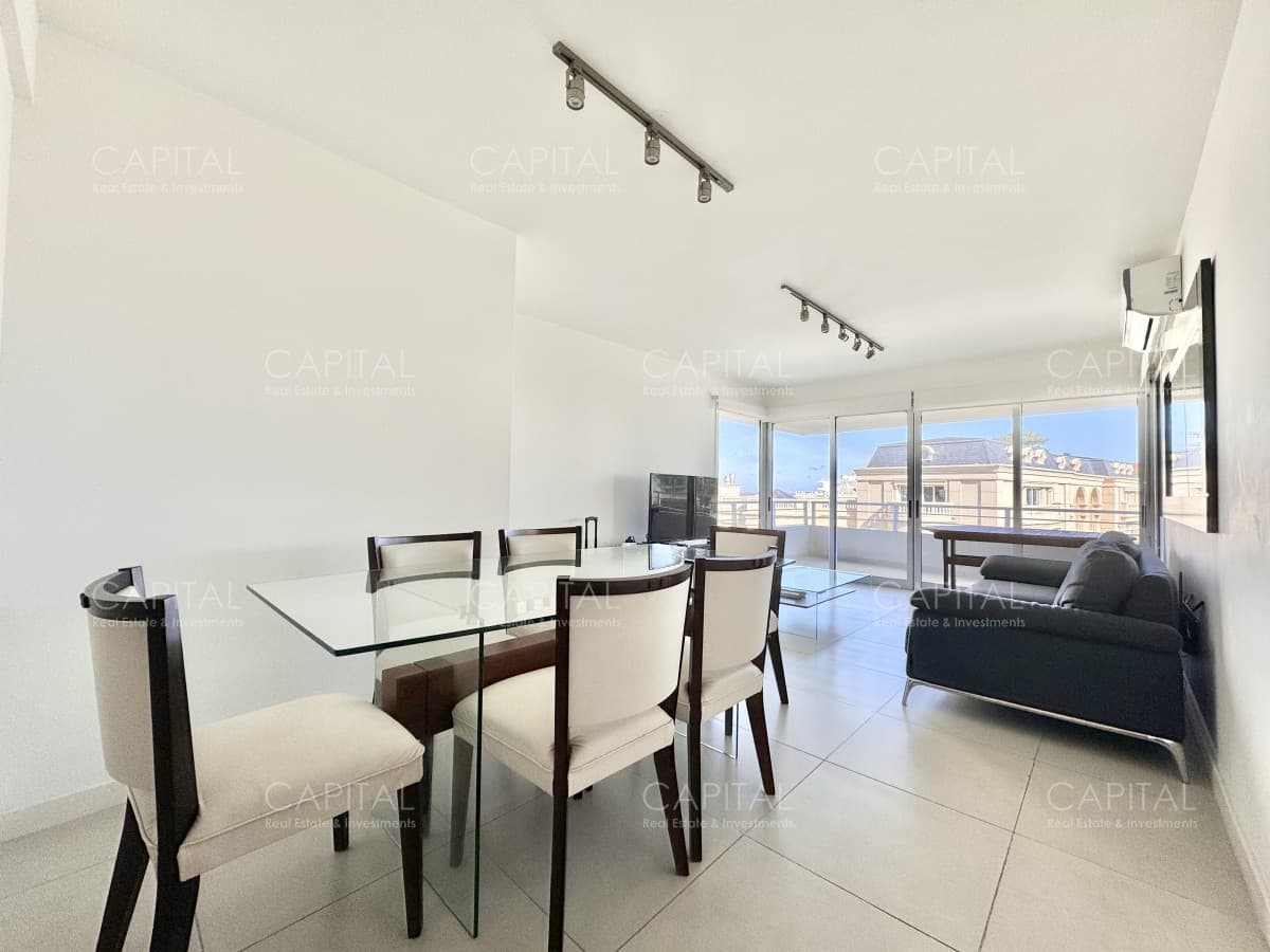 Apartamento de tres dormitorios en venta, Playa Mansa, Punta del Este.