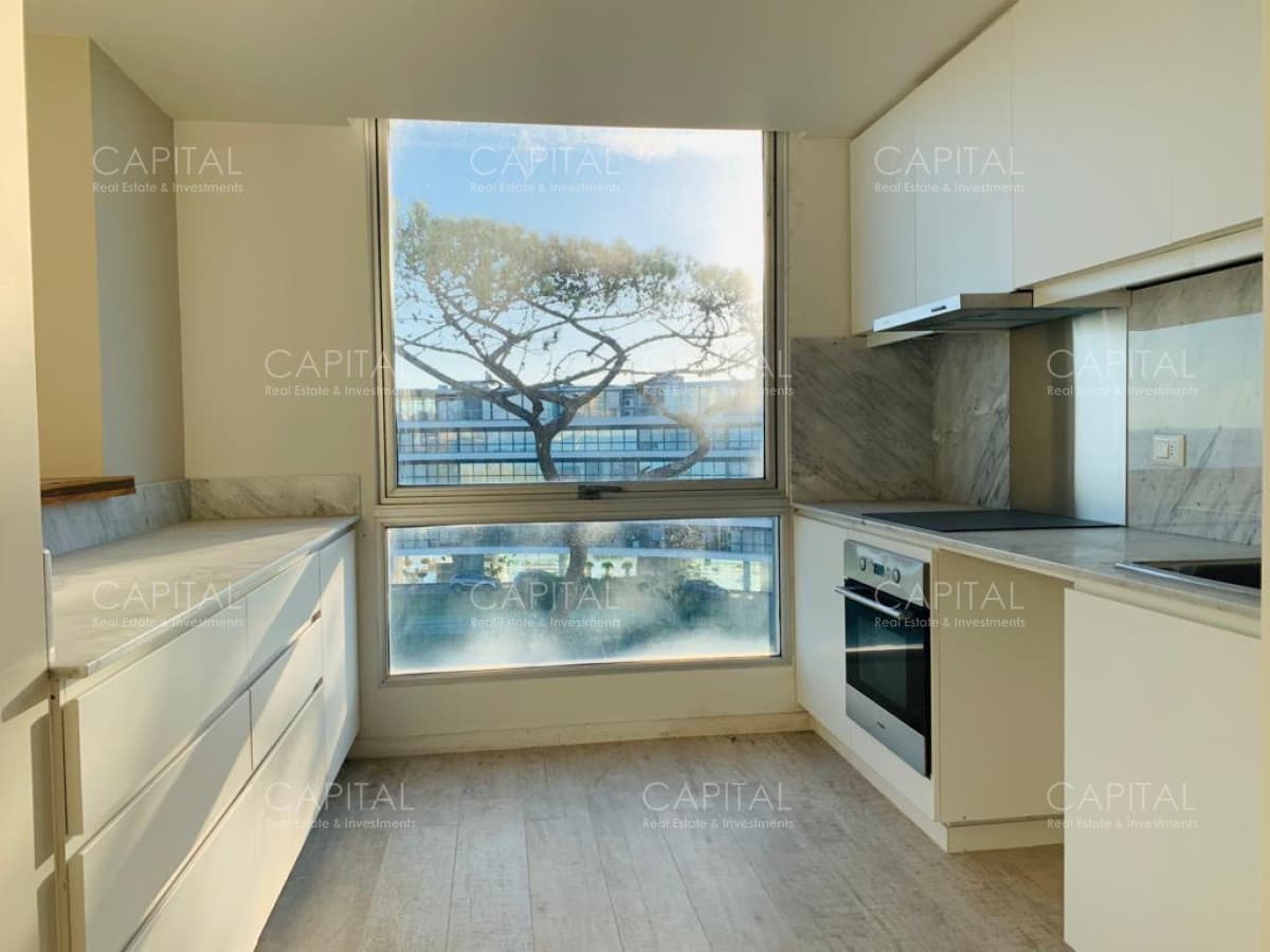 Moderno Penthouse a Estrenar de 3 Dormitorios frente a Playa Mansa - Venta