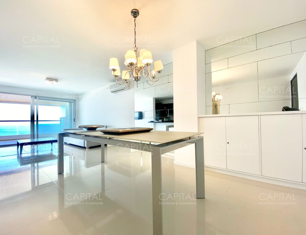 Apartamento en Venta Punta del Este con Buen Balcón Vista Al mar