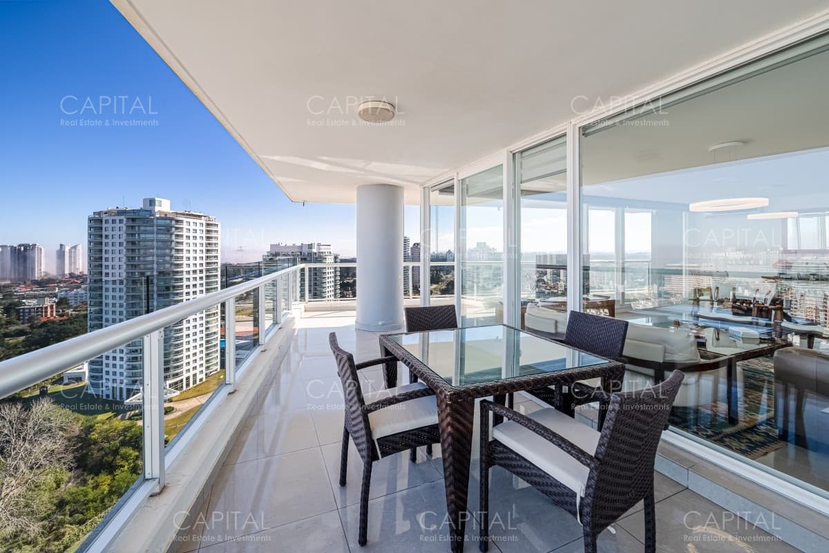 Apartamento de 3 Dormitorios  en Venta en Torre One, Punta del Este