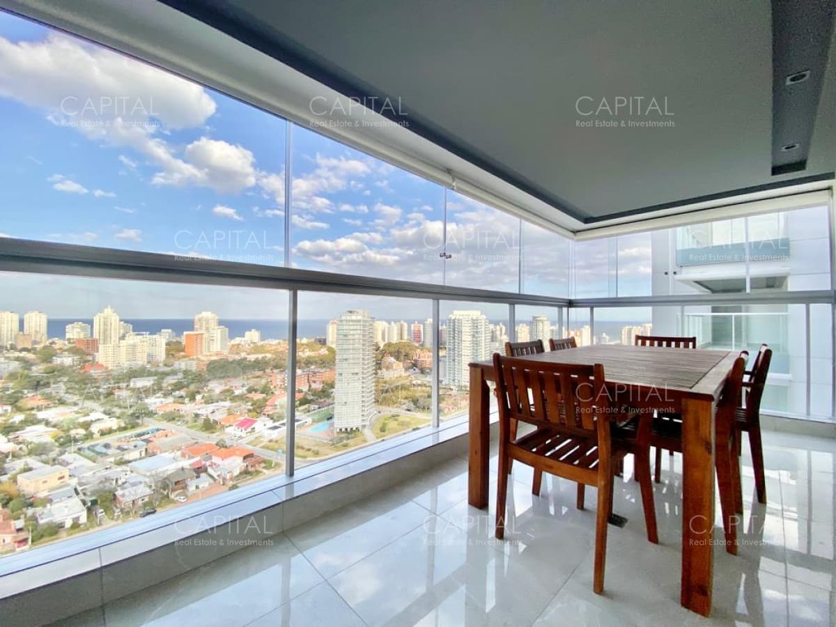 Penthouse Duplex de tres dormitorios en venta, Punta del Este