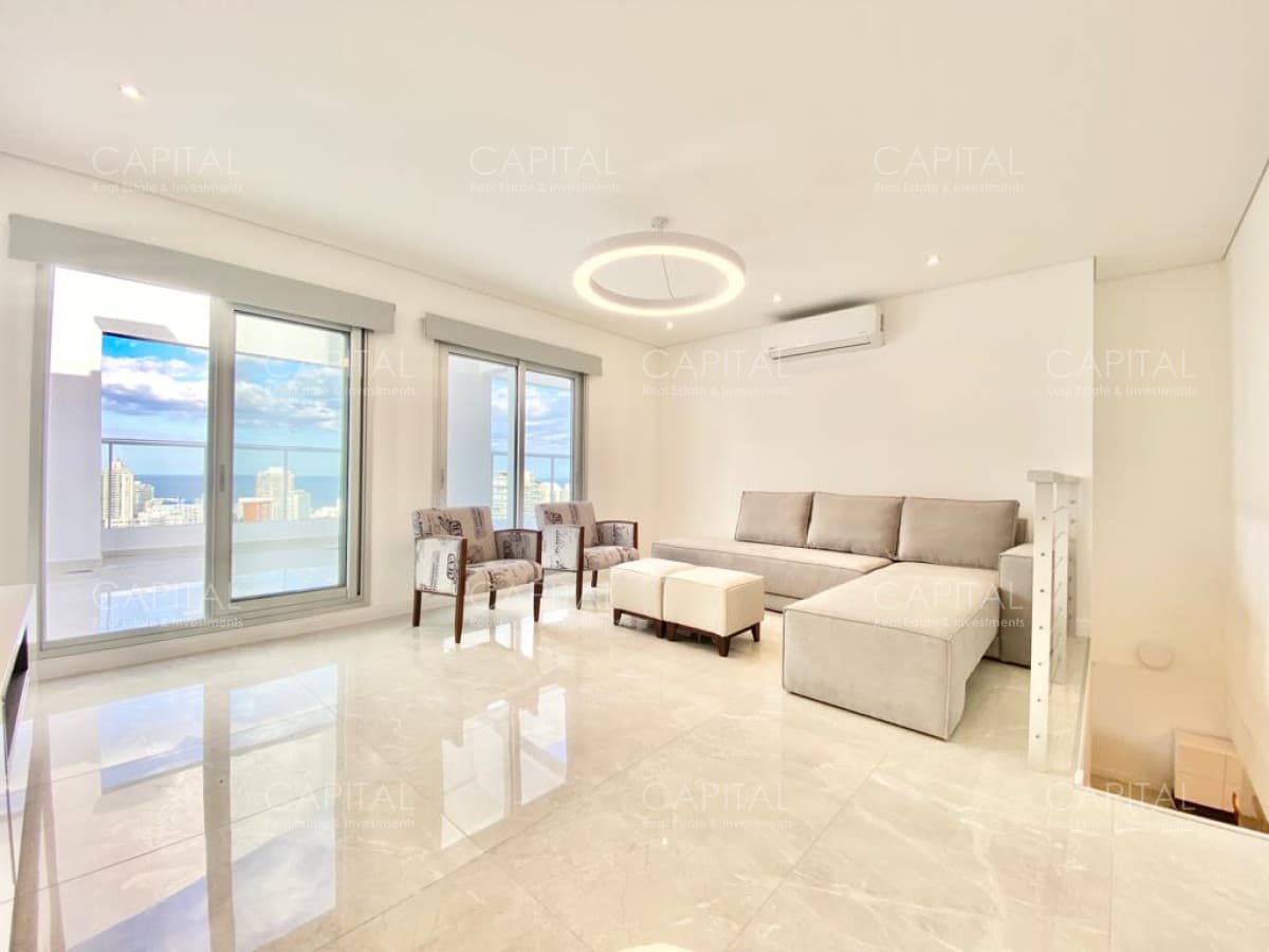 Penthouse Duplex de tres dormitorios en venta, Punta del Este